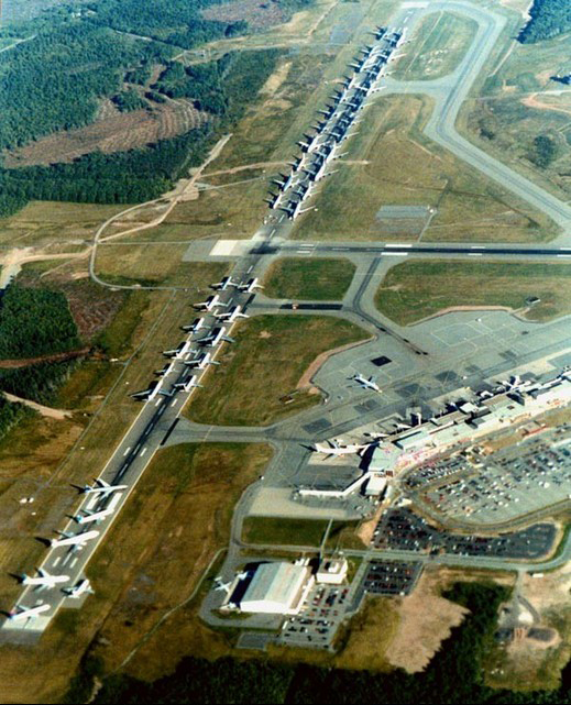 [Image: historical-photos-pt3-911-attacks-halifax-airport.jpg]