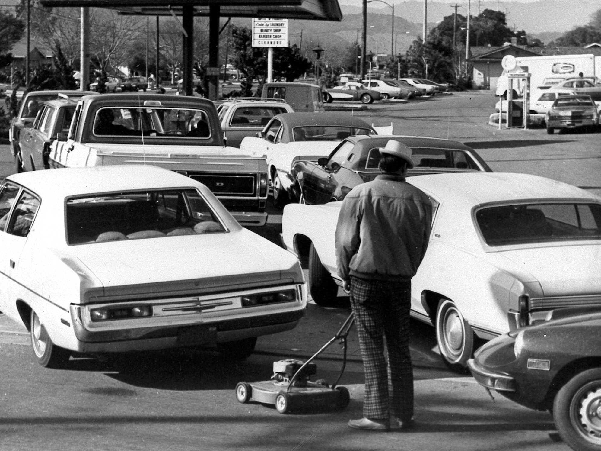 [Image: historical-photos-pt5-1973-oil-shortage.jpg]