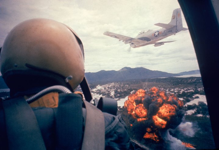 [Image: historical-photos-pt5-vietnam-napalm-strike-1963.jpg]