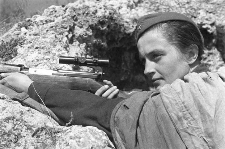 Fascinating Historical Picture of Lyudmila Pavlichenko in 1941 