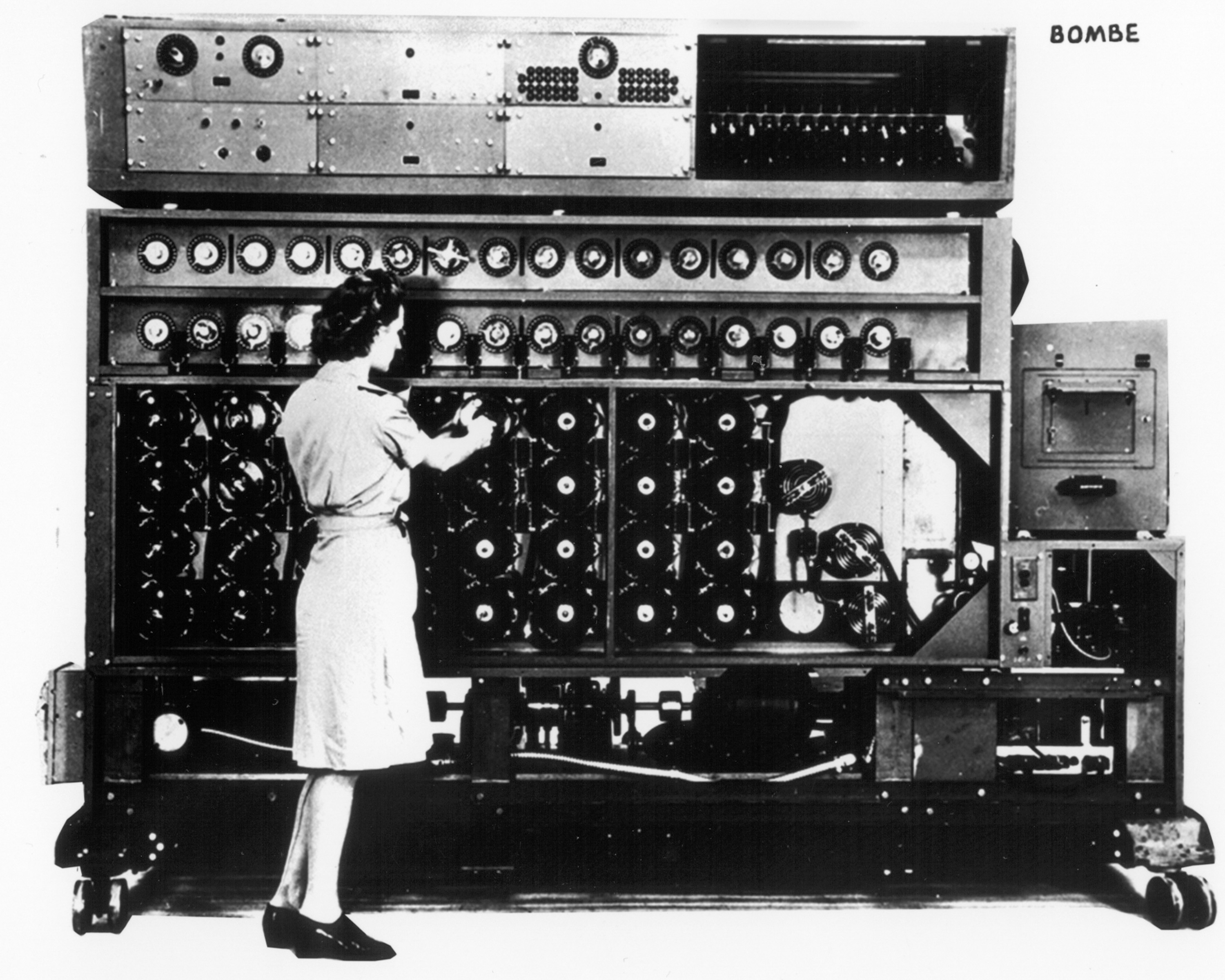 historical-photos-pt9-enigma-decryption-bombe-1945.jpg