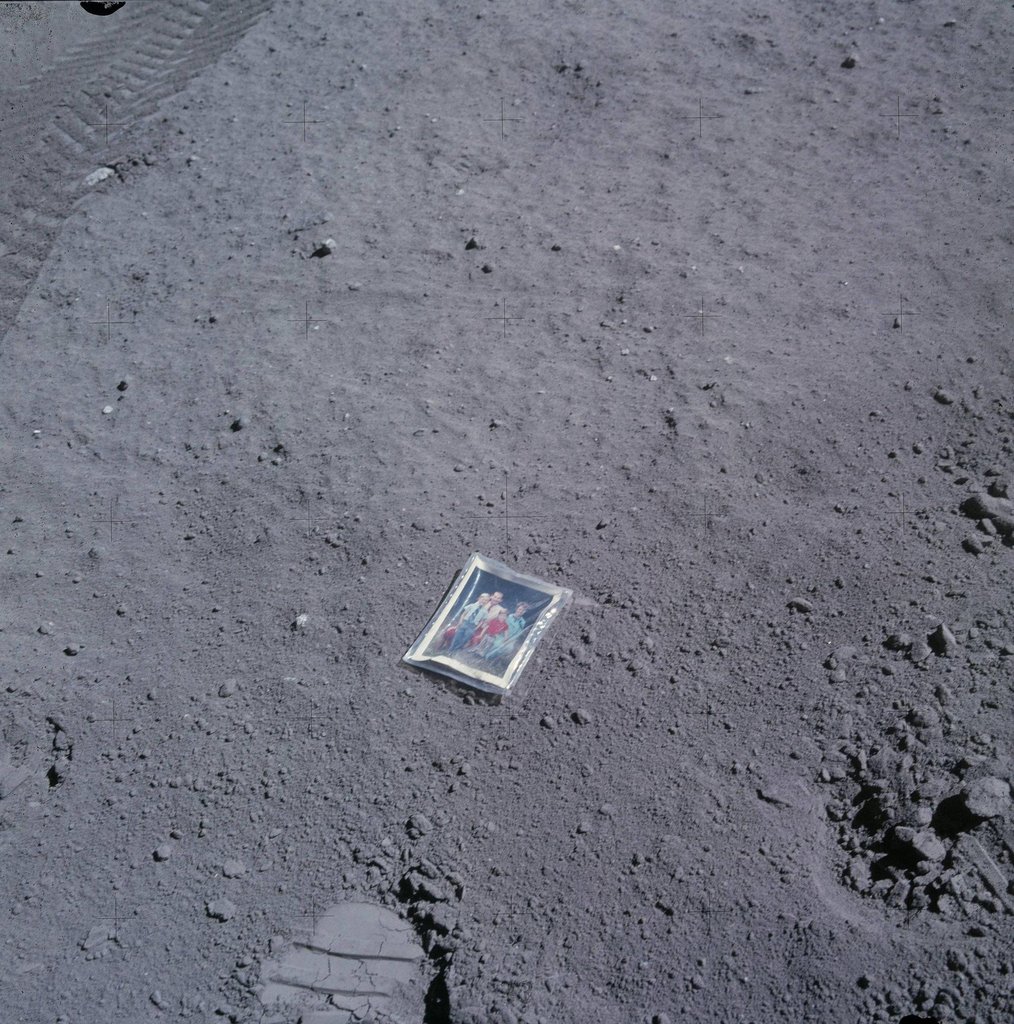 [Image: historical-photos-rare-pt2-apollo-16-astronaut-kids.jpg]