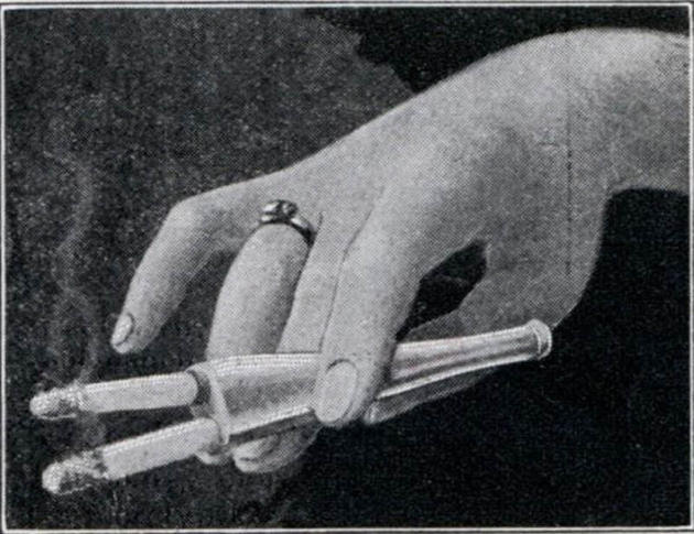 Double cigarette holder