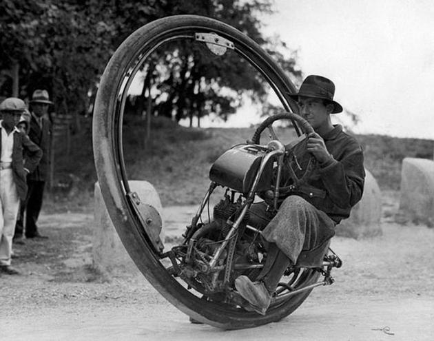 Single wheel motorcycle from italy invention