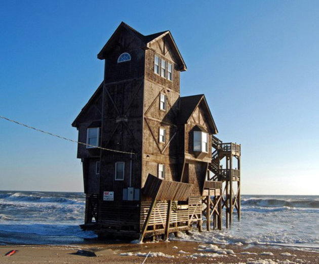 strange_houses_around_the_world_beach_house2