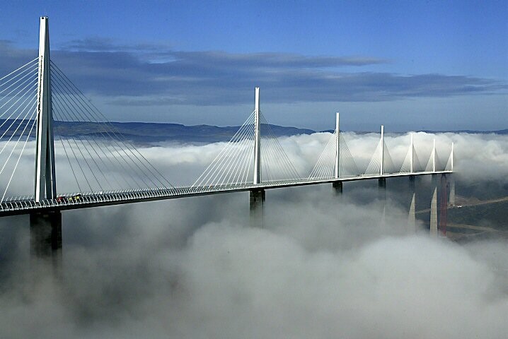 http://iliketowastemytime.com/sites/default/files/tallest_bridge_in_the_world_millau_viaduct_france5.jpg